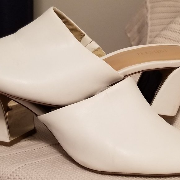 SHOES - Picture 2 of 4